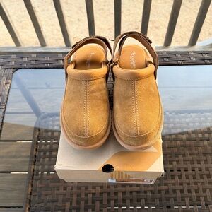 Koolaburra Tan Tizzey Clog Size 6
